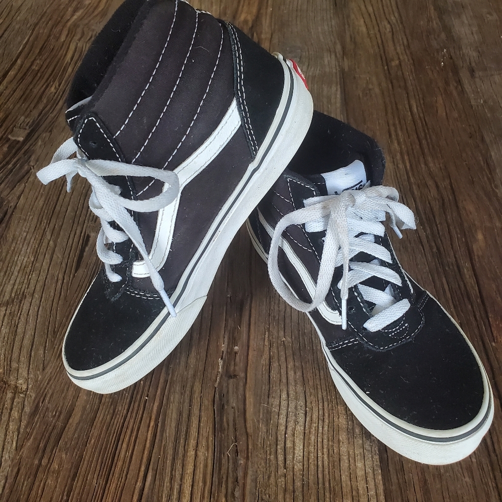 Boy's High-top Vans. Size 3.0